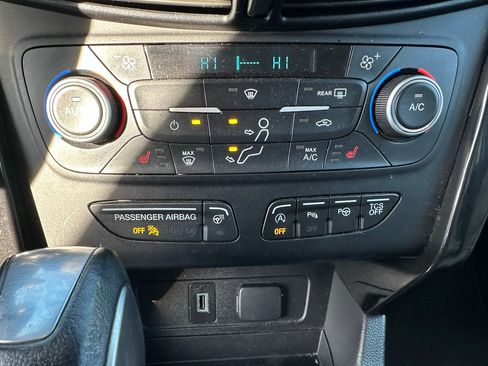 Used 2019 Ford Escape Titanium image 14