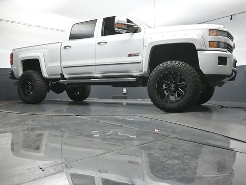 Used 2019 Chevrolet Silverado 2500 LTZ w/ Duramax Plus Package image 38