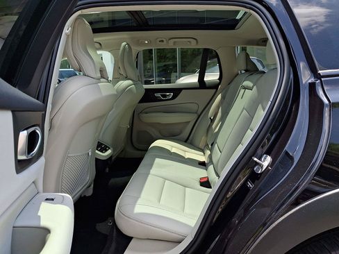 Certified 2023 Volvo V60 B5 Cross Country Ultimate AWD/4WD image 10