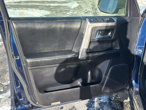 Used 2014 Toyota 4Runner SR5 Premium image 10