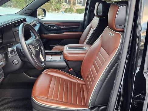 Used 2023 GMC Yukon XL Denali Ultimate image 7