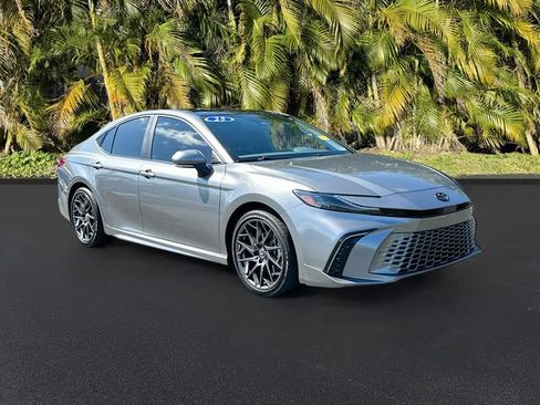 Used 2025 Toyota Camry XSE image 2