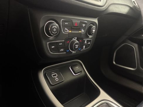Used 2020 Jeep Compass Latitude FWD image 20