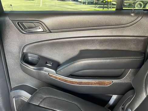 Used 2020 Chevrolet Suburban LT RWD image 36