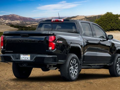 Used 2023 Chevrolet Colorado Z71 w/ Z71 Convenience Package 2 image 4