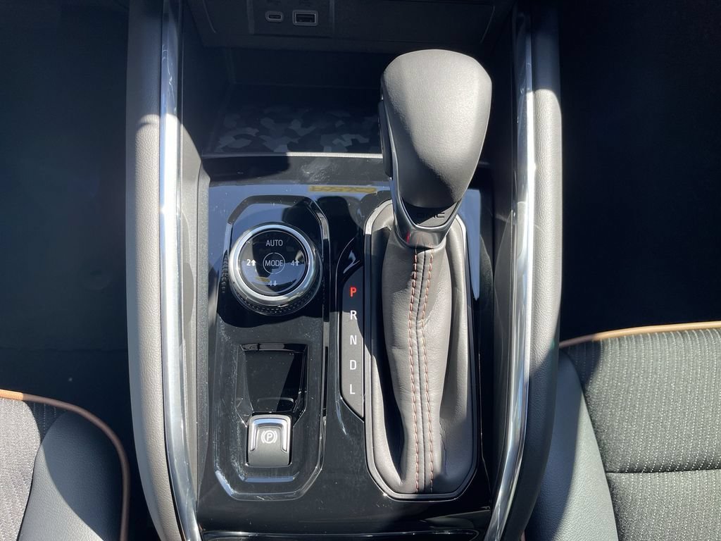 New 2026 GMC Canyon AT4 AWD/4WD image 16