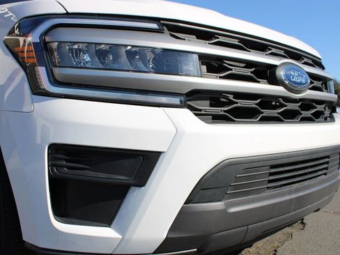 Used 2023 Ford Expedition Max XLT image 8