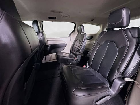 Used 2021 Chrysler Voyager Lxi FWD image 13
