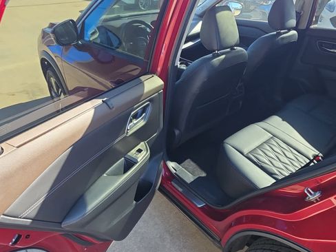 Used 2022 Nissan Rogue Platinum w/ Head-Up Display Package image 17