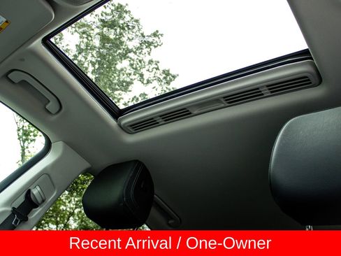 Used 2024 Mercedes-Benz GLE 350 4MATIC w/ AMG Line Exterior image 19
