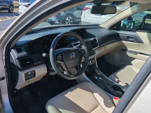 Used 2015 Honda Accord Touring image 8