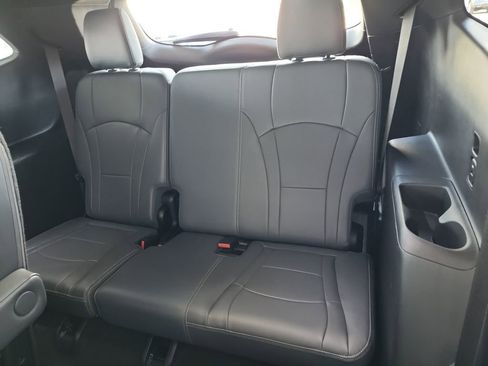 Used 2022 Buick Enclave Essence image 39