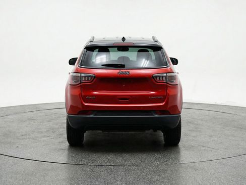 Used 2025 Jeep Compass Trailhawk AWD/4WD image 7