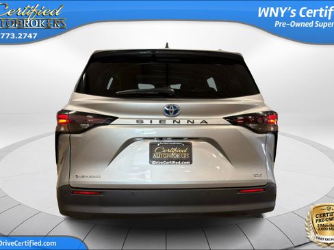 Used 2025 Toyota Sienna XLE AWD/4WD image 6