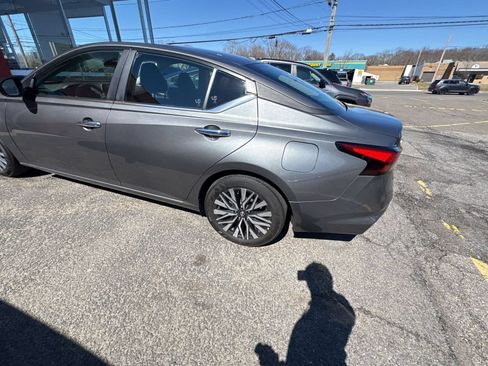 Used 2025 Nissan Altima 2.5 SV FWD image 5