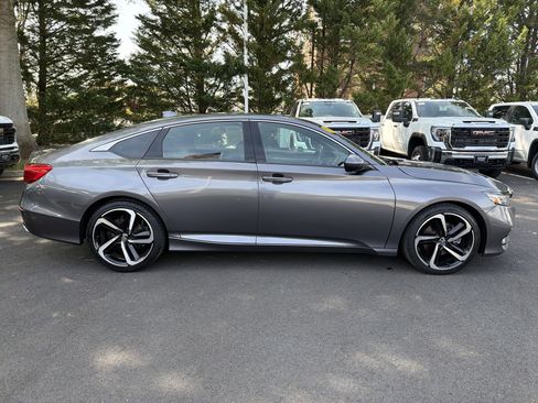Used 2019 Honda Accord Sport image 11