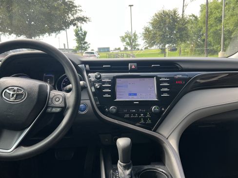 Used 2020 Toyota Camry LE FWD image 25