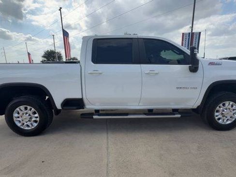 Used 2024 Chevrolet Silverado 2500 LT AWD/4WD image 9