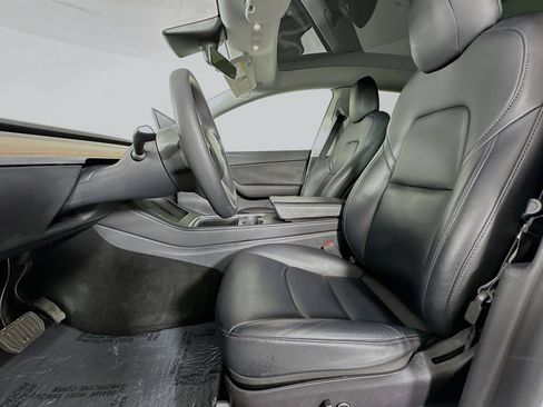 Used 2021 Tesla Model Y Long Range image 18