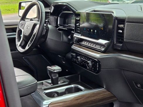 Used 2024 Chevrolet Silverado 1500 LT Trail Boss AWD/4WD image 8