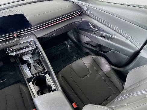 Certified 2024 Hyundai Elantra SEL w/ Convenience Package image 27