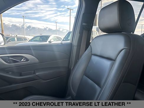 Used 2023 Chevrolet Traverse LT image 34