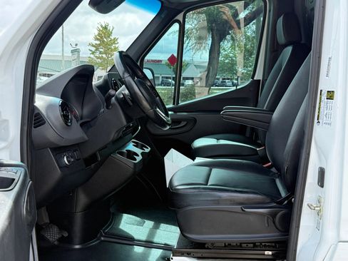 Used 2021 Mercedes-Benz Sprinter 2500 w/ Premium Package image 14
