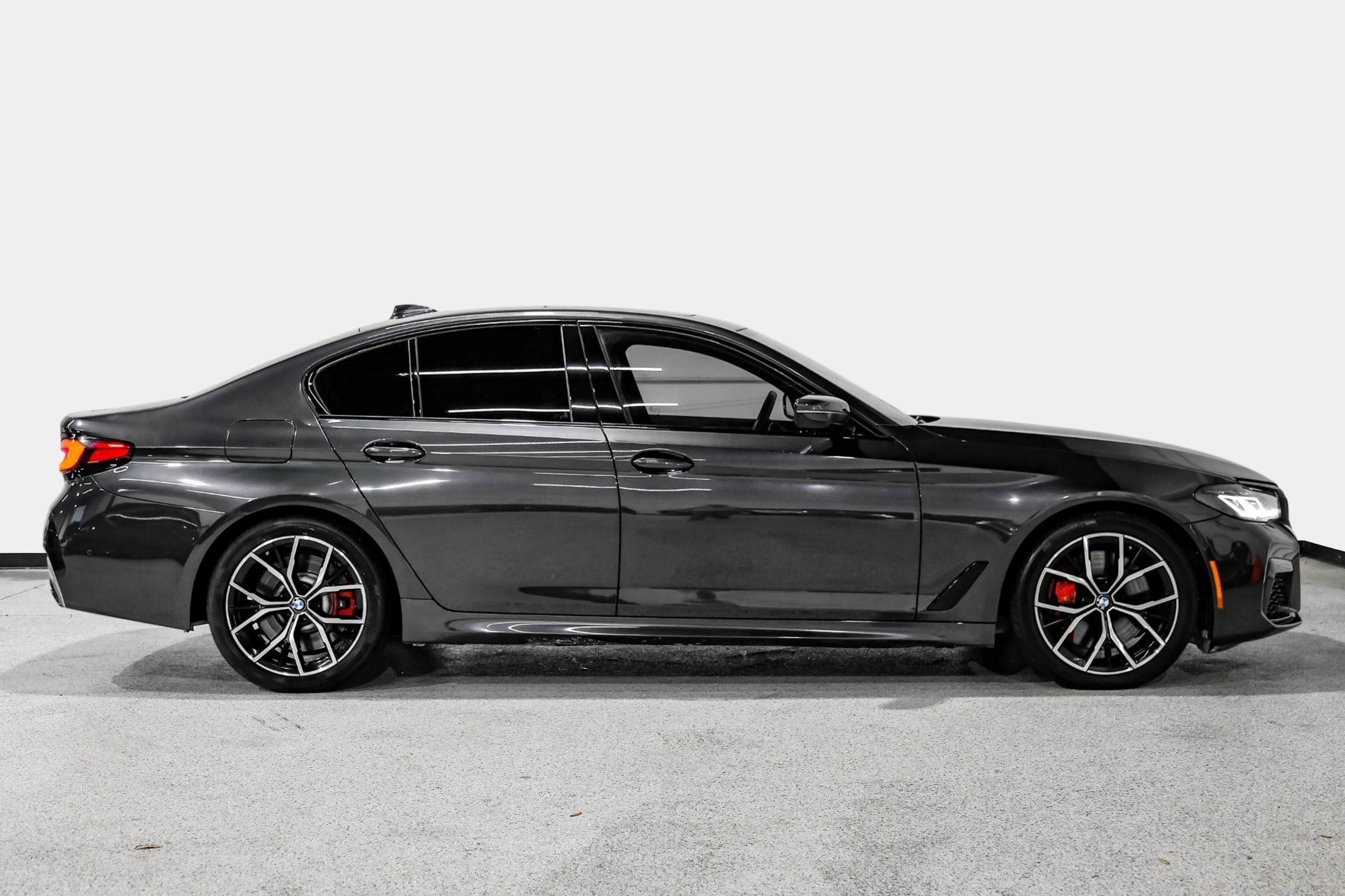 Used 2021 BMW 540i w/ M Sport Package RWD image 5