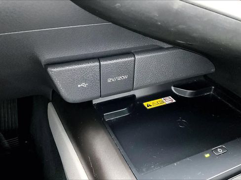 Certified 2022 Toyota Camry SE image 33