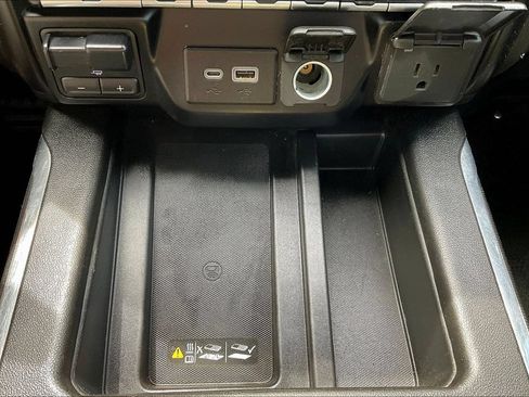 Used 2022 GMC Sierra 1500 AT4 w/ AT4 Preferred Package AWD/4WD image 15