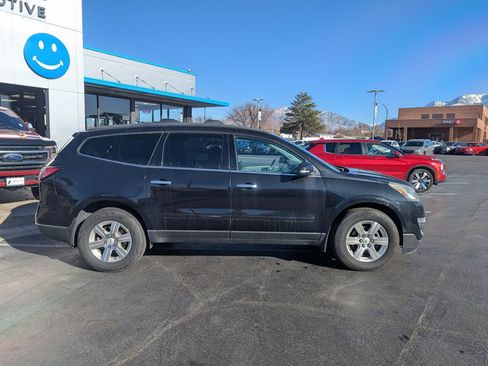 Used 2015 Chevrolet Traverse LT w/ Style and Technology Package image 2