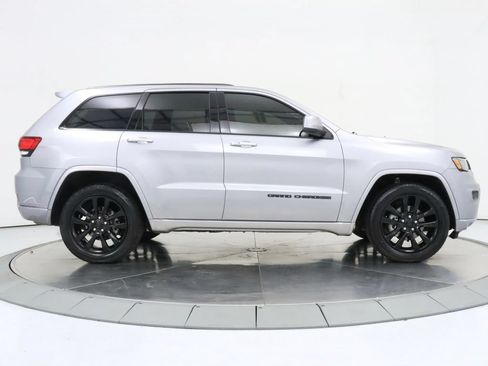 Used 2020 Jeep Grand Cherokee Altitude RWD image 6