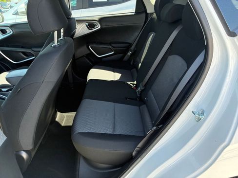Used 2025 Kia Soul LX w/ LX Technology Package FWD image 23