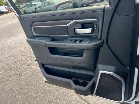 Used 2025 RAM 2500 Laramie AWD/4WD image 18