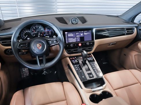 Certified 2026 Porsche Macan AWD/4WD image 19