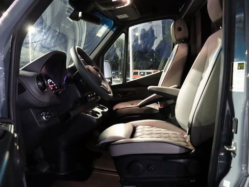 Used 2023 Mercedes-Benz Sprinter 2500 image 24