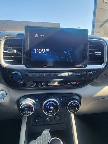 Used 2021 Hyundai Venue FWD image 2
