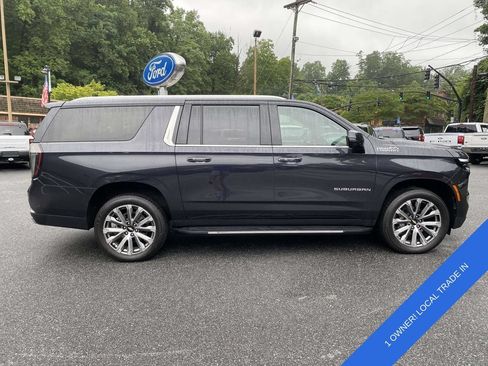 Used 2025 Chevrolet Suburban High Country AWD/4WD image 8