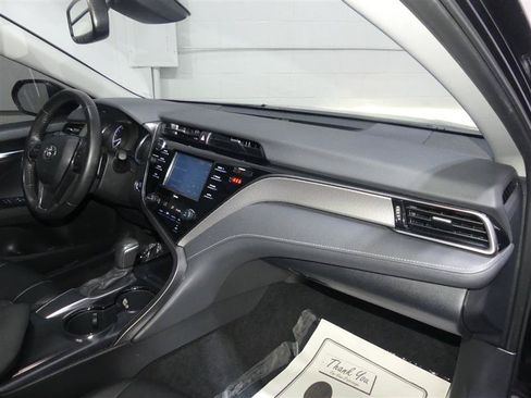 Used 2020 Toyota Camry SE w/ Convenience Package FWD image 24