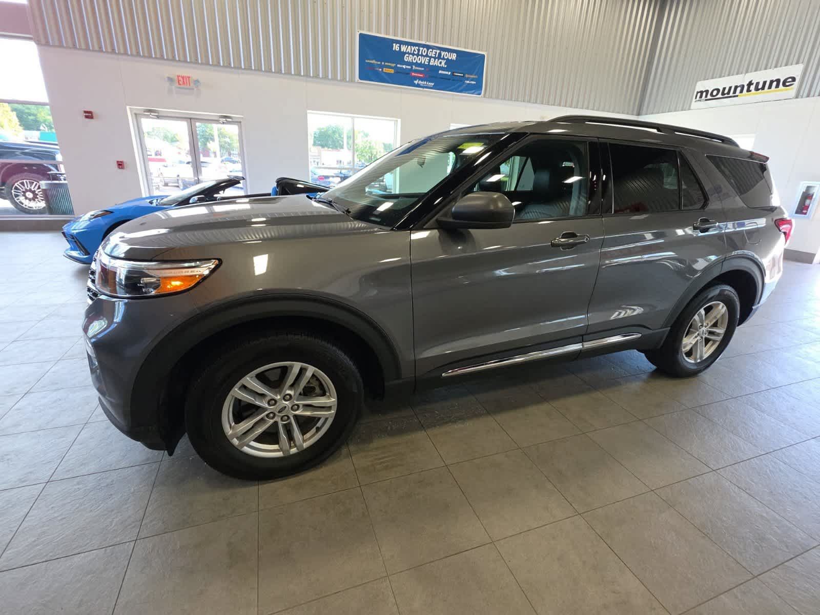 Used 2023 Ford Explorer XLT w/ Equipment Group 202A AWD/4WD image 12