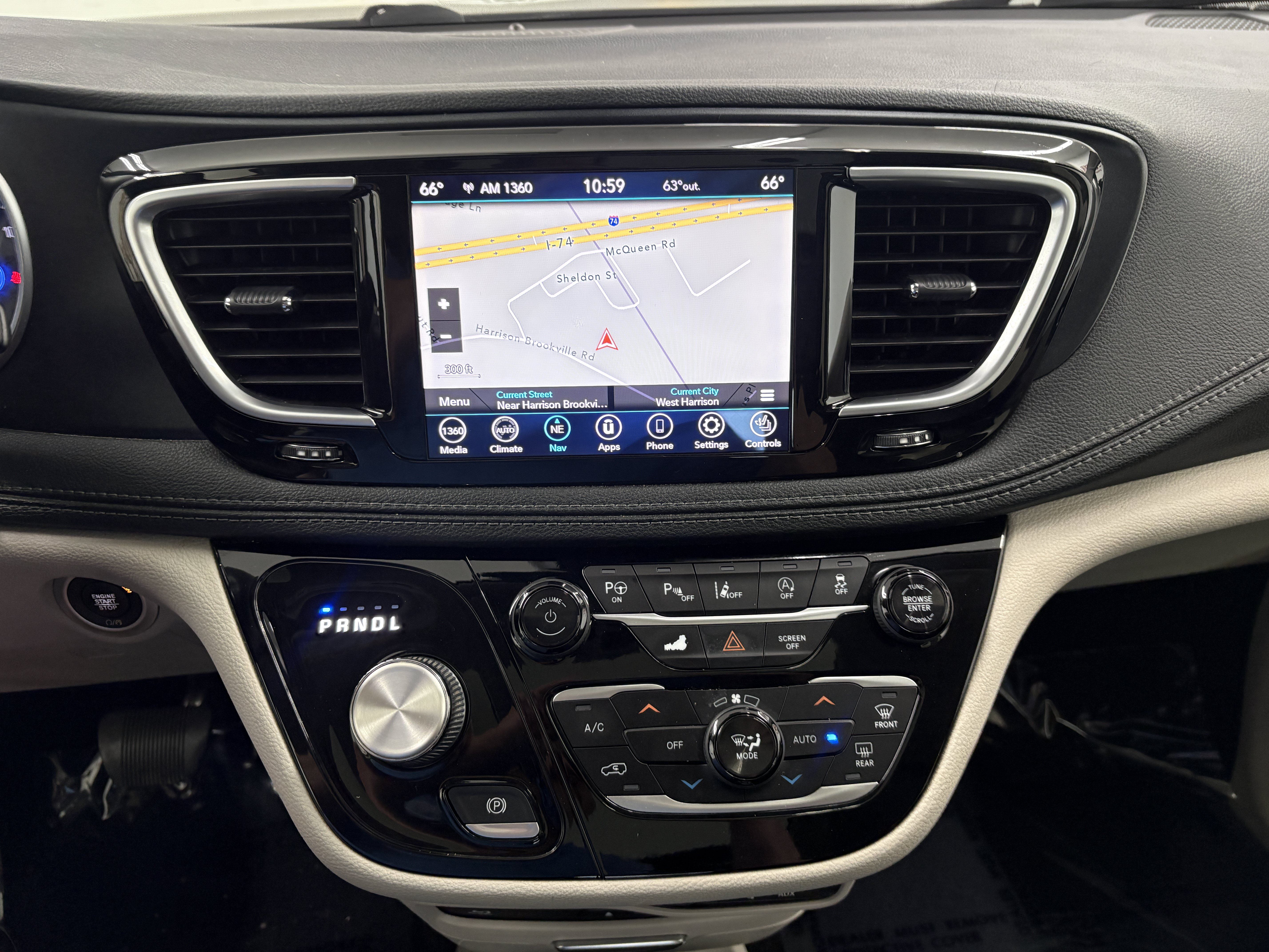 Used 2020 Chrysler Pacifica Limited w/ Advanced Safetytec Group FWD image 17