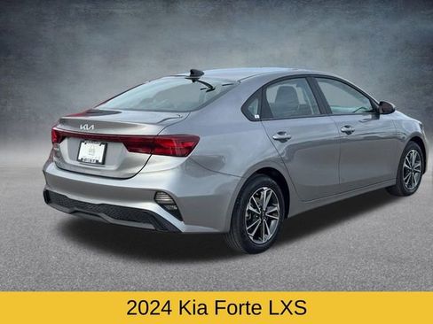 Used 2024 Kia Forte LXS image 3