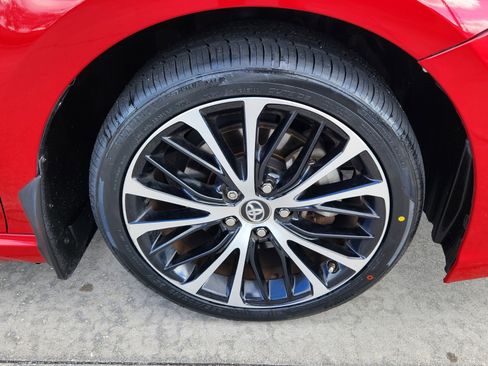 Used 2019 Toyota Camry SE image 11