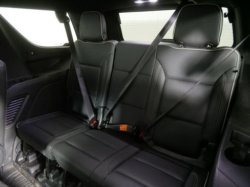 Used 2021 GMC Yukon SLT w/ SLT Premium Package AWD/4WD image 17