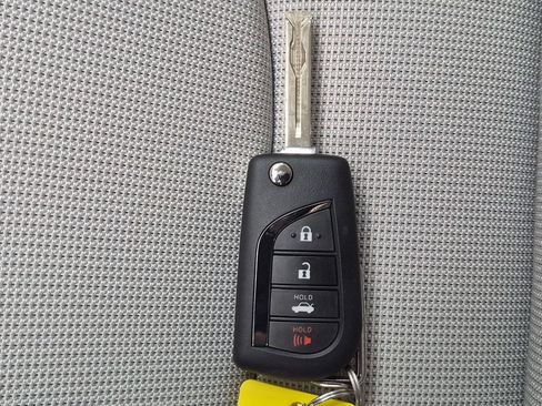 Used 2022 Toyota Corolla LE FWD image 29