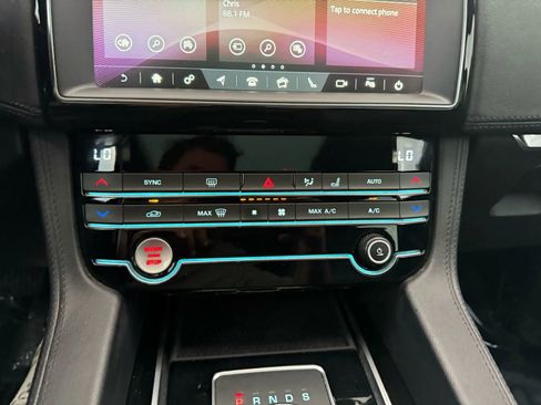 Used 2020 Jaguar F-PACE Prestige image 24
