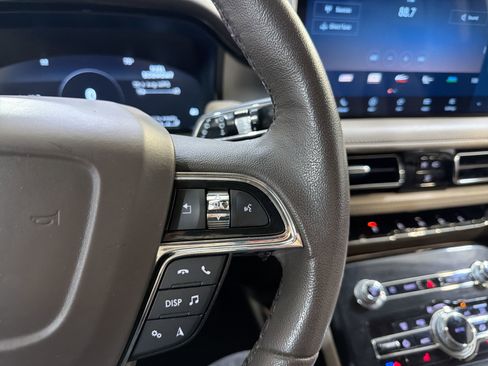 Used 2023 Lincoln Nautilus FWD w/ Premium Package image 15