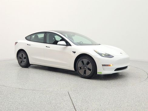 Used 2023 Tesla Model 3 Standard Range RWD image 3