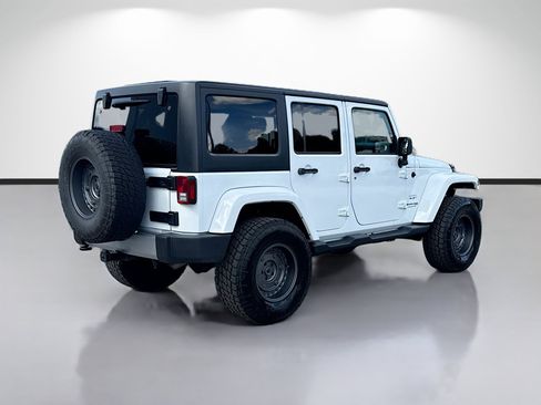 Used 2018 Jeep Wrangler Unlimited Sahara AWD/4WD image 3