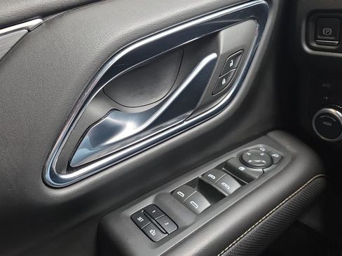 Used 2023 GMC Yukon SLT image 11